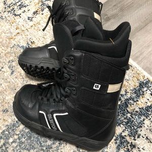 Burton Invader  men’s snowboard boots size 8